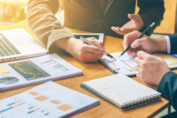 Bráulio Henrique Dias Viana explica como estratégias de consultoria inteligentes ajudam startups a crescer com agilidade mesmo diante de recursos limitados.