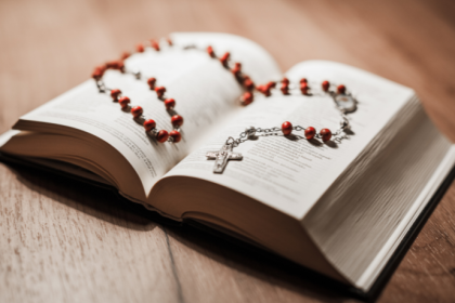 A teologia e os desafios da bioética oferecem reflexões sobre a vida e a dignidade humana, em análise de Jose Eduardo De Oliveira e Silva.