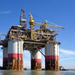 Exportação de Petróleo dos EUA: Por Que Washington Resiste a Cortar o Fornecimento Global Mesmo com Combustíveis em Alta