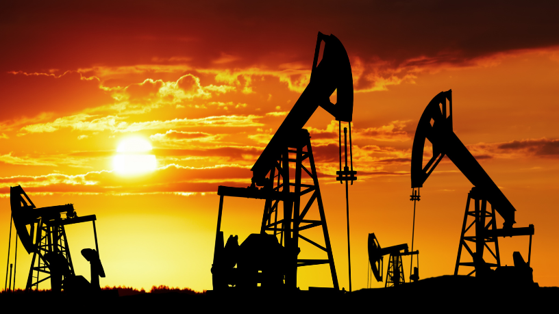 Petróleo passa de US$ 108 e acende alerta para combustíveis no Brasil: o que pode acontecer com gasolina e diesel